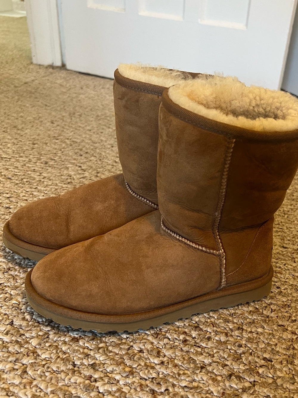 UGG Classic Short Boots Chestnut Brown Size 6